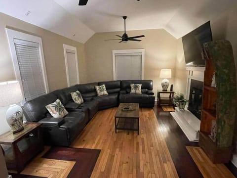 A comfy stay close to the beach! Bike&Pet Friendly House in Surfside Beach