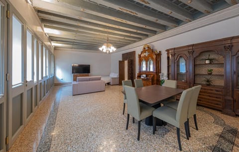 TV and multimedia, Living room, Dining area