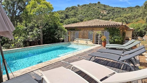 Property building, Mountain view, Mountain view, Swimming pool, Swimming pool