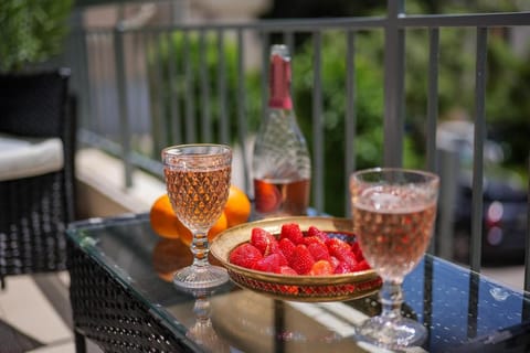 Rhapsody in Blue Alimos Marina Apartment in Alimos