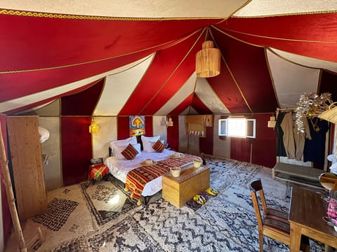 Bed, Living room, Photo of the whole room, Seating area, Bedroom