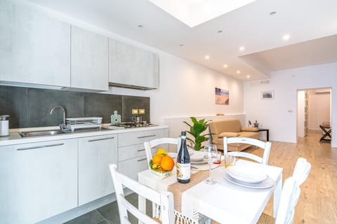 Property building, Kitchen or kitchenette, Living room