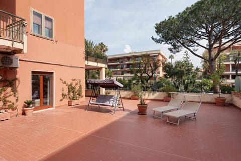 Grand Terrace Family Home Apartment in Sorrento