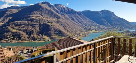 Balcony/Terrace, Lake view, Mountain view