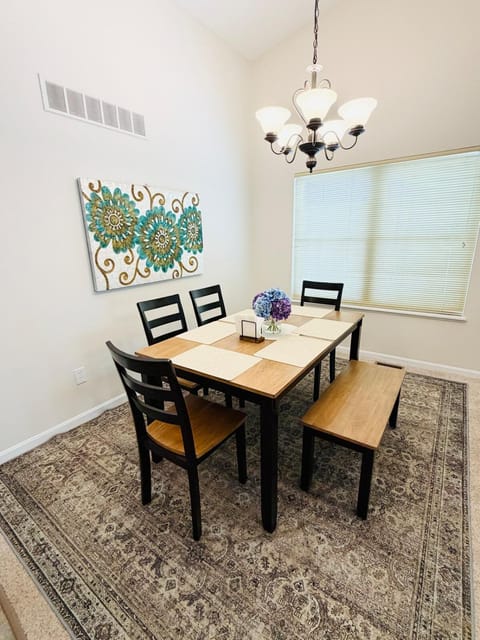 Premier 3BR Retreat - CVNP, Blossom & Boston Hills Villa in Cuyahoga Falls