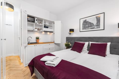 Bed, Kitchen or kitchenette, Photo of the whole room, Bedroom, towels