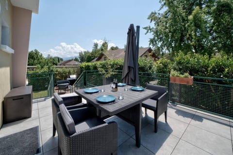 Patio, Spring, Day, Garden, View (from property/room), Balcony/Terrace, Balcony/Terrace, Dining area, Garden view