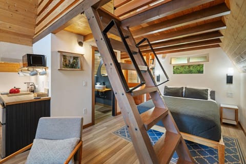 The Return to Evergreen - Cabin w Soaking Tub Cabin in Stevenson