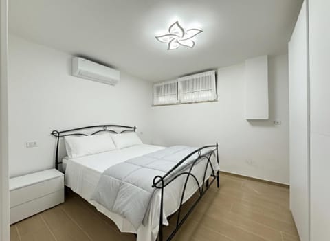 Bed, Bedroom, air conditioner