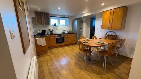 Kitchen or kitchenette, Dining area, oven, stove