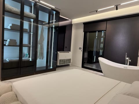 Bed, Bedroom, Bath, towels