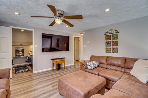 Cabin in Lakeside Community! Poconos Getaway Cabin in Tunkhannock Township