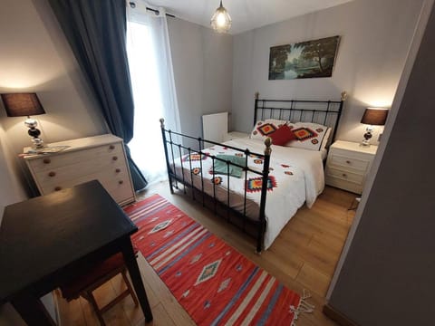 Bed, Photo of the whole room, Bedroom, wardrobe