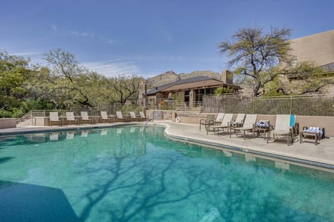 3 Mi to Sabino Canyon! Snowbird Escape with Pool Apartment in Catalina Foothills
