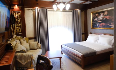 Bed, Living room, Photo of the whole room, Seating area, Bedroom