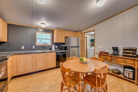 Boat, Fish, Hike and Explore Cozy Home in Bronston House in Lake Cumberland