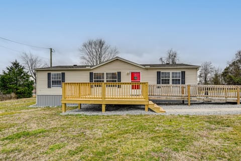 Boat, Fish, Hike and Explore Cozy Home in Bronston House in Lake Cumberland