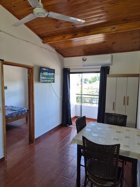 TV and multimedia, Living room, Photo of the whole room, Seating area, Dining area, Street view, furniture