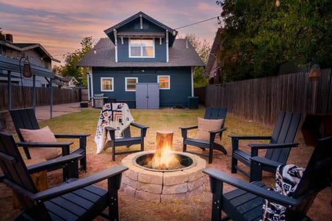 Sleeps 16 - Roof Top - Game Room - Pet Friendly House in Oklahoma City