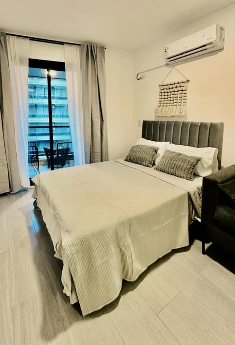 Bed, Bedroom, air conditioner