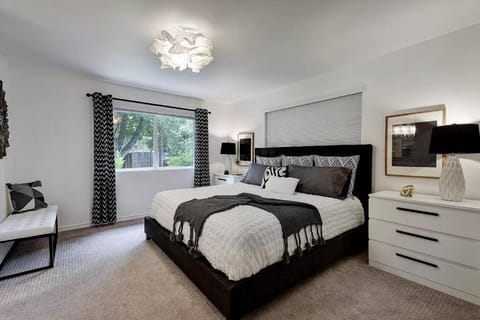 Stylish 3BR Near The Domain - Modern Austin Stay House in Wells Branch