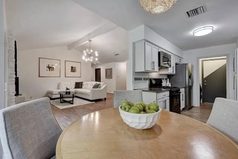 Stylish 3BR Near The Domain - Modern Austin Stay House in Wells Branch