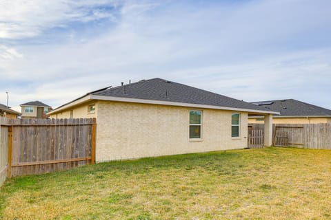 Resort Perks and Private Hot Tub Brookshire Retreat House in Harris County