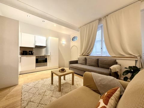 Living room, microwave, oven