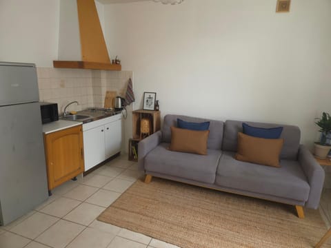 Kitchen or kitchenette, Living room, Seating area