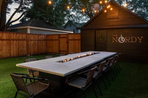 Arcade Room, 5 Min To Downtown, Putting Green House in Minneapolis