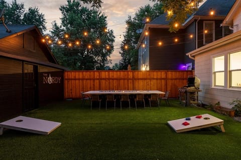 Arcade Room, 5 Min To Downtown, Putting Green House in Minneapolis