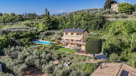 Property building, Natural landscape, Bird's eye view, Garden, Garden view, Pool view, Swimming pool