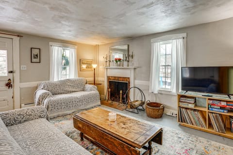 Historic 1820s Homestead on Battenkill River! House in Arlington