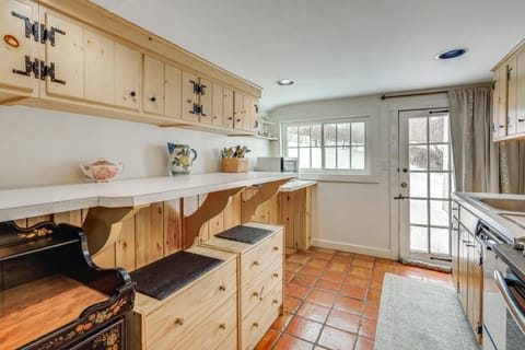 Historic 1820s Homestead on Battenkill River! House in Arlington