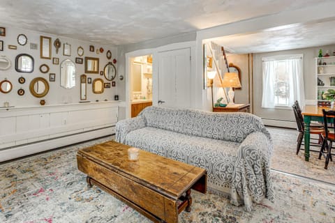 Historic 1820s Homestead on Battenkill River! House in Arlington