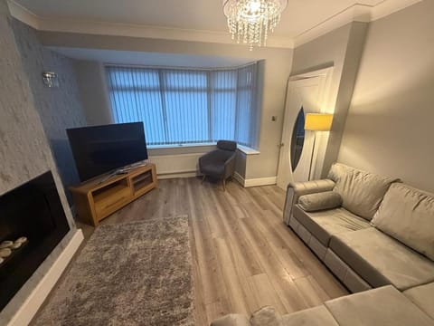 TV and multimedia, Living room, Evening entertainment