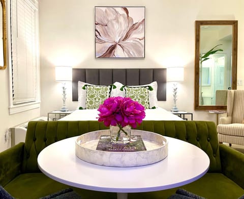 Living room, Decorative detail, Seating area