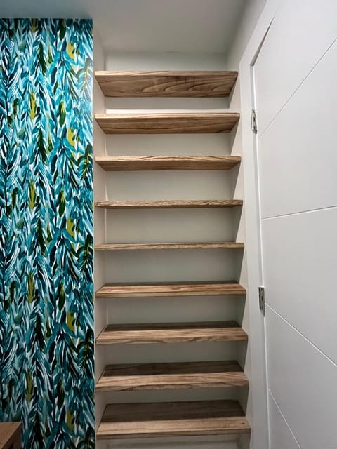 THE GREEN ROOM - Peaceful Poolside Studio at Historic Residence, 24x7 Reception, Parking Space Included Apartment in Palm Beach