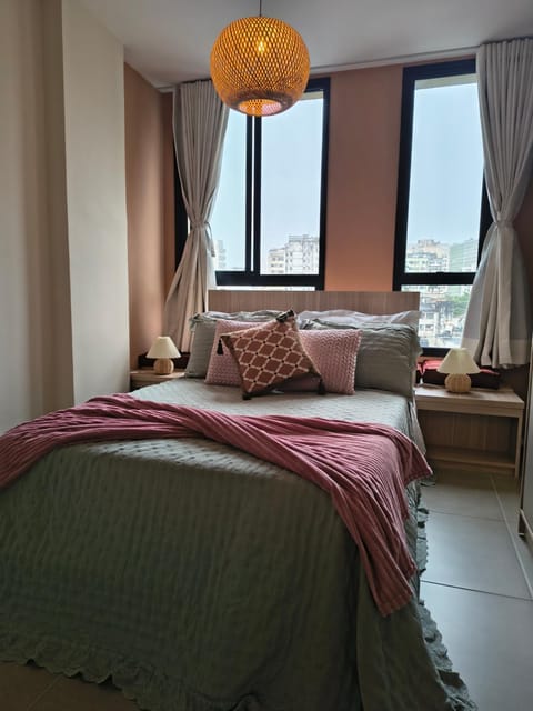 Bed, View (from property/room), View (from property/room), Photo of the whole room, Bedroom, City view