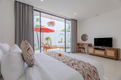 Property building, Bed, TV and multimedia, View (from property/room), Photo of the whole room, Bedroom