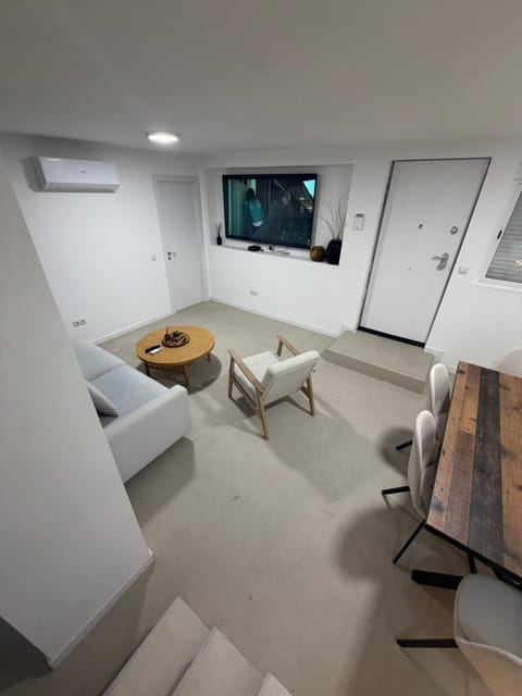 Jupiter 4 dormitorios 300 depósito Apartment in Madrid