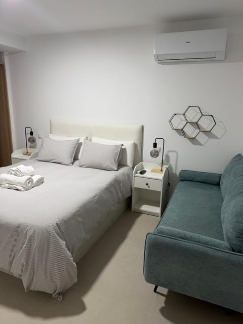 Jupiter 4 dormitorios 300 depósito Apartment in Madrid