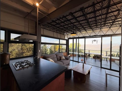 Natural landscape, View (from property/room), Balcony/Terrace, Kitchen or kitchenette, Living room, Lake view, Landmark view, Mountain view, stove