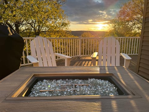 View (from property/room), Balcony/Terrace, Mountain view, fireplace