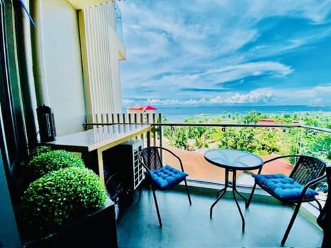Natural landscape, Balcony/Terrace, Seating area, Sea view