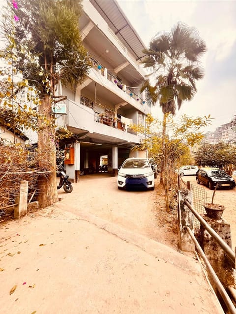 Property building, Day, Parking
