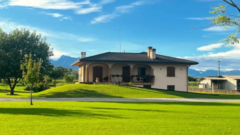 Property building, Spring, Day, Natural landscape, Garden, Garden view, Mountain view