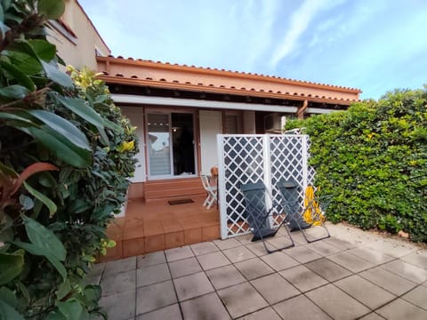 Property building, Patio, Garden view