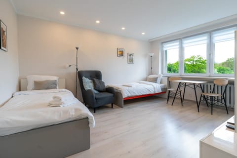 Bed, Living room, Photo of the whole room, Seating area, Dining area, Bedroom, towels