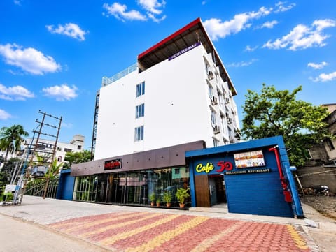 Facade/entrance